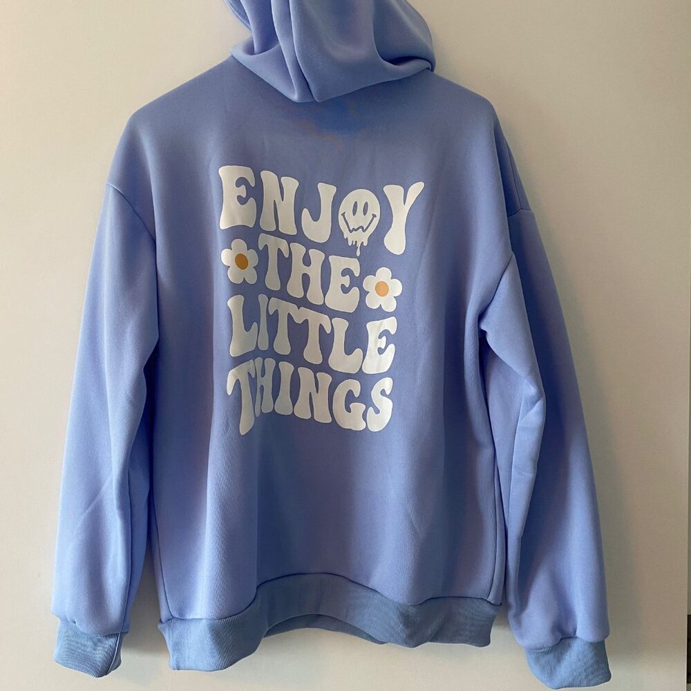 Light Blue/Purple Pullover with Groovy Flower Design 🌸💙
